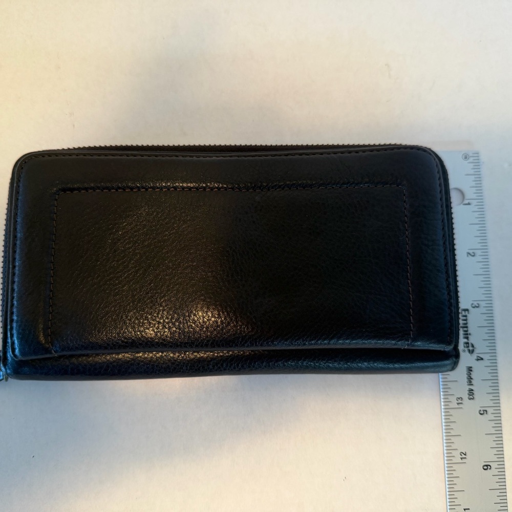 HOBO International Black Leather Zip Wallet - Picture 8 of 9